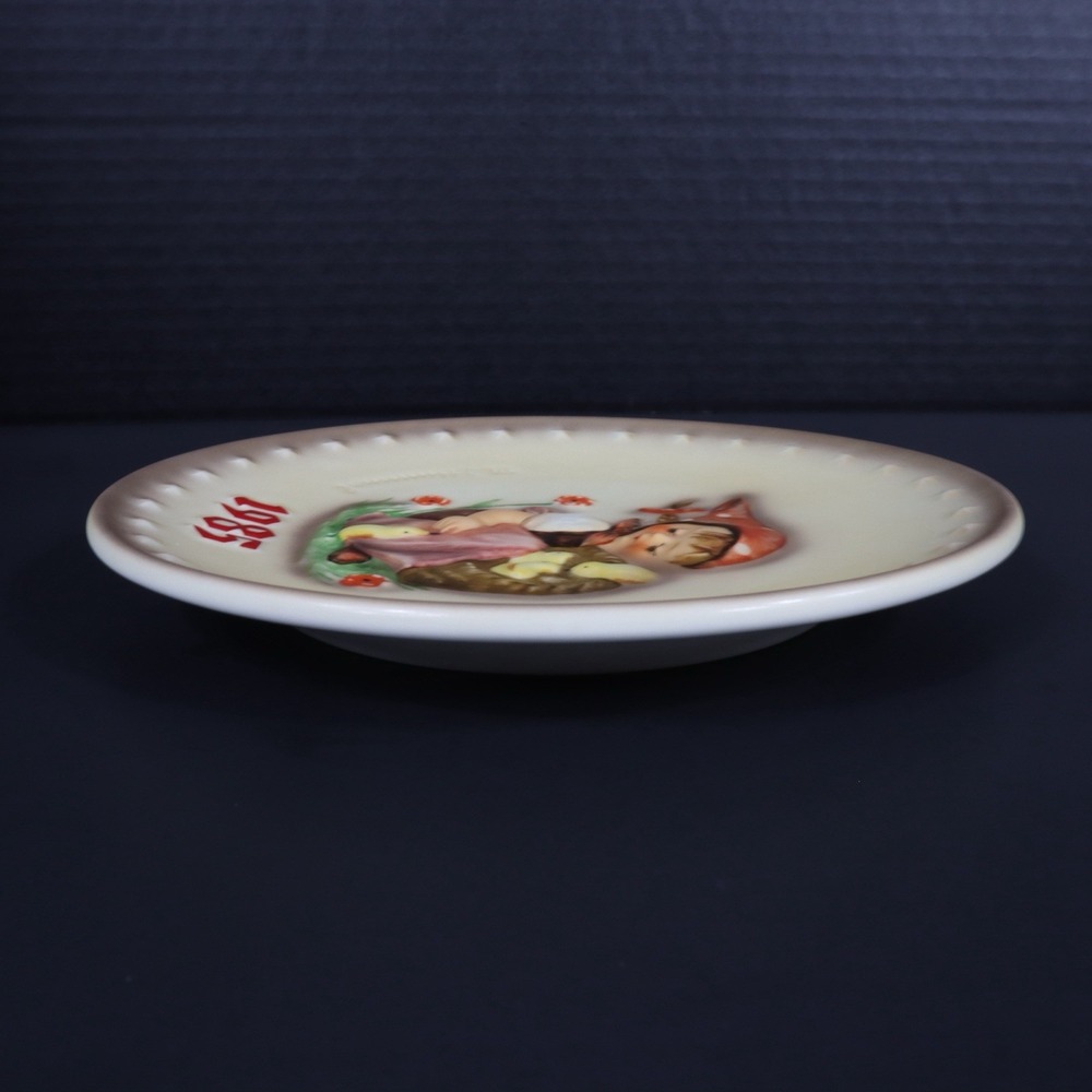Vintage 1985 Goebel M. J. Hummel 15th Annual Plate Girl w/baby chicks W. Germany - Picture 7 of 9